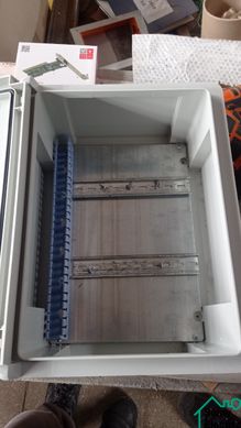 Монтаж вмонтированного электрического щита на 12 автоматов (Кирпич)